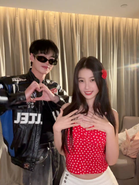 虞书欣何与大合拍，可爱