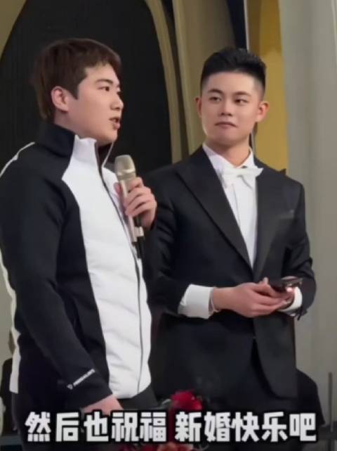 梁靖崑抢到婚礼捧花！祝福好兄弟，主持人高情商：希望你也幸福