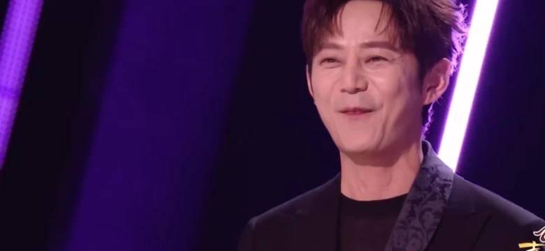 那英湿发造型被衣服压住引网友调侃