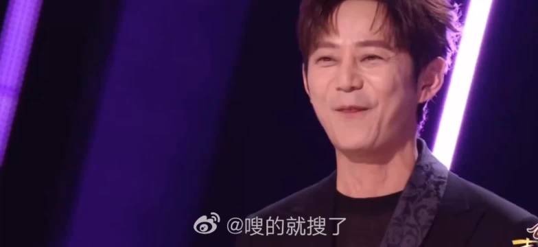 那英湿发造型引热议，网友直呼想帮忙整理