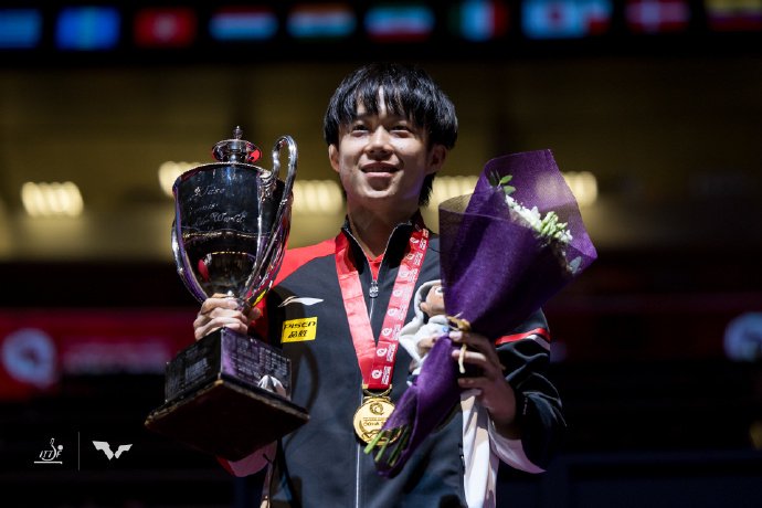 王楚钦2025赛季豪取10冠，首夺亚洲杯世锦赛金满贯