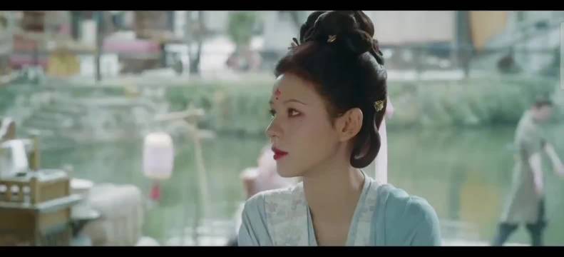 霓裳一把抱住了平安的时候，三个人轻轻的碎了 刘诗诗