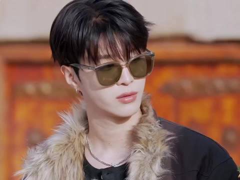 范丞丞展示3200元刀引众人呆住，自称勤俭持家引热议