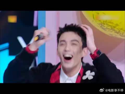 要被吴昕笑死，答案还没公布完开始庆祝，下秒崩溃了