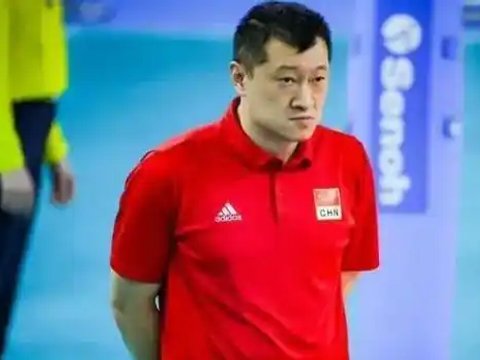 正式离任，女排名帅卸任，加盟新球队，上任主帅，曾执教中国女排