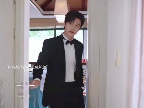 何与西装造型展温柔苏感，少年人夫气质治愈人心