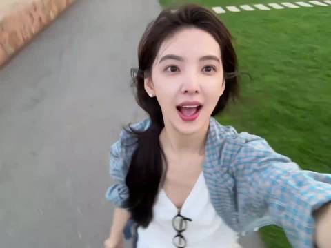 章若楠怼脸拍，依旧是权威美貌