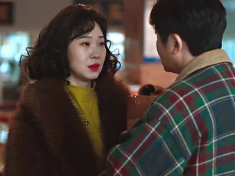 老舅投资失败欠下巨债，舅妈的反应太暖心了，这就是爱 老舅