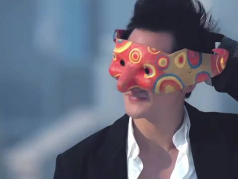 吴彦祖是我少年期的偶像，他真的惊为天人的颜值，果然年少不能遇到太惊艳的人