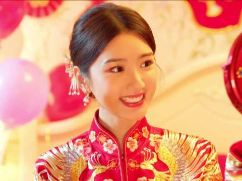 姐姐终于赶上妹妹的婚礼，最终一家人团团圆圆 心想事成