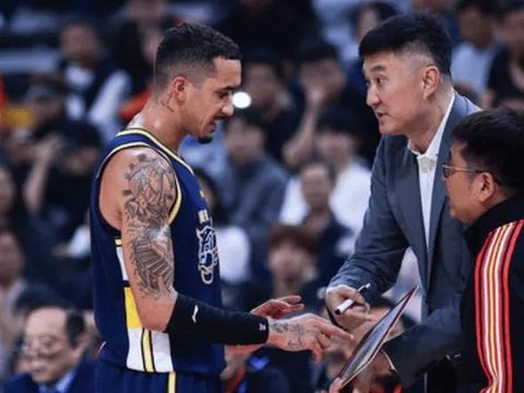 广东胜广州！萨林杰+徐杰轰52分，萨姆纳起伏大，徐昕曝弊端！