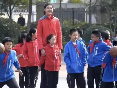 加盟女篮？姚沁蕾做出选择，姚明支持，15岁身高2米，国籍有结论