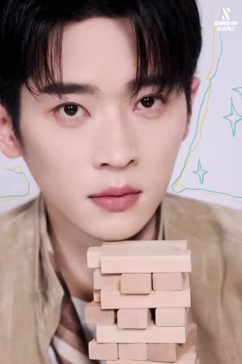 丞磊用50块积木拍出12宫格创意大片