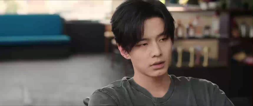 何与《双轨》一镜到底哭戏诠释靳朝隐忍