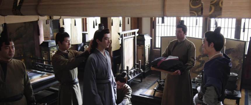 成毅调侃谢淮安安检式搜身,苏长林眼神犀利查伤口