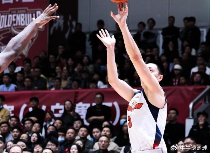 徐杰零失误17+9助广东险胜，杜锋赛后严肃点出球队两大致命短板，胡明轩状态低迷何解？