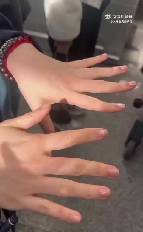 一生想get同款的粉丝宝宝 姐姐的美甲好可爱