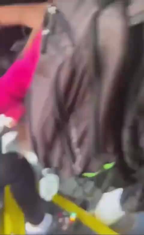 美国亚裔大妈与黑人女孩公交起冲突