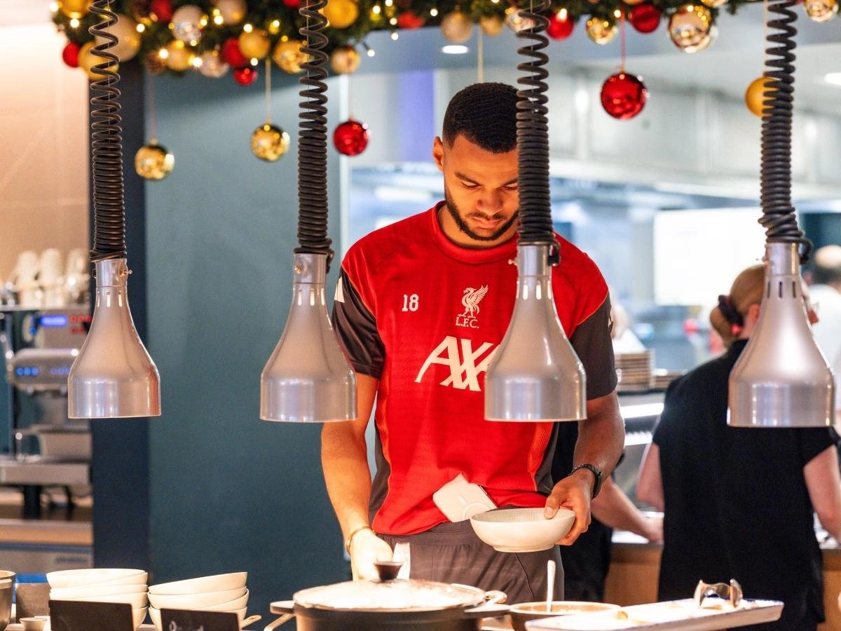 切尔西咨询引进塞梅尼奥，曼联曼城利物浦竞争