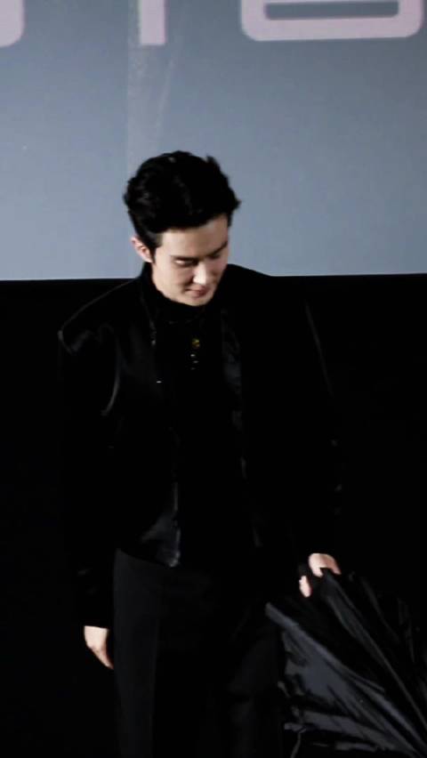 只有发愤图强的性感中年男人才能成为Daddy