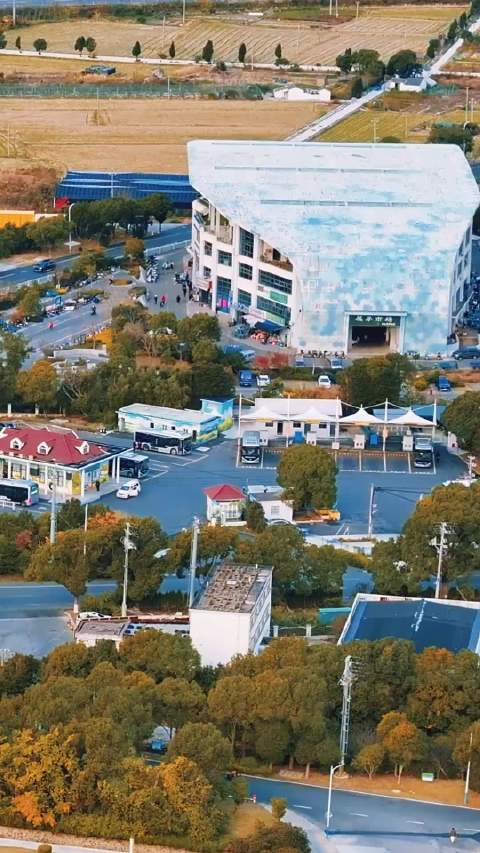 普陀展茅藏风光秘境，老菜场古韵与现代校园并存