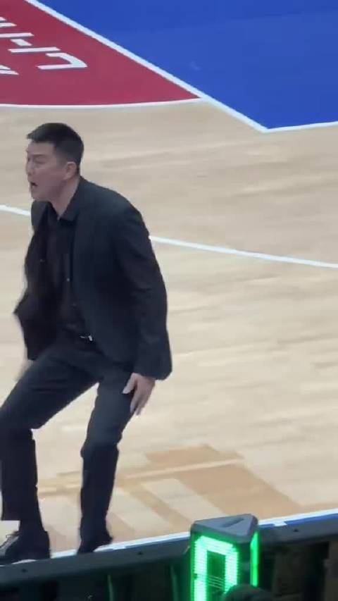 辽篮教练杨鸣场边指挥集锦，真的很有意思