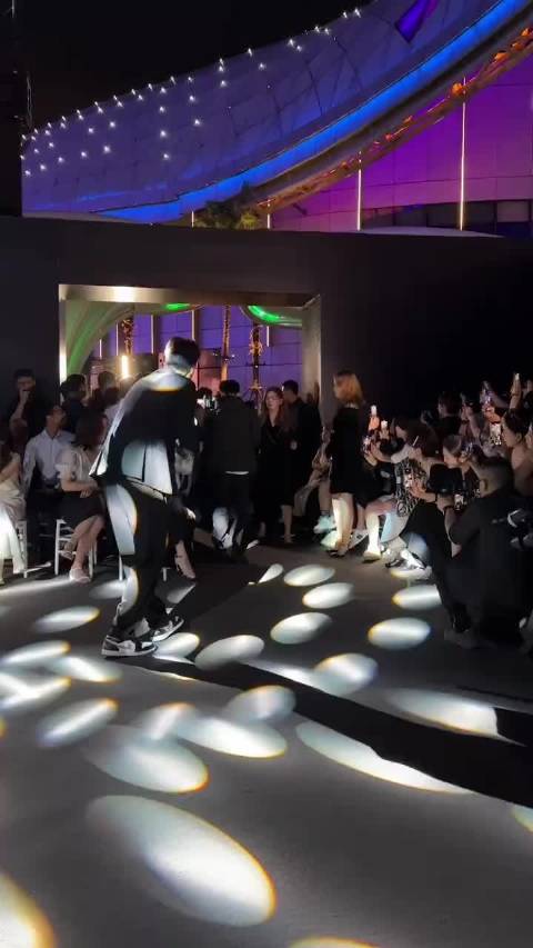 向太陈岚从模特冠军到商界慈善家，曾捐款百万助消防员子女