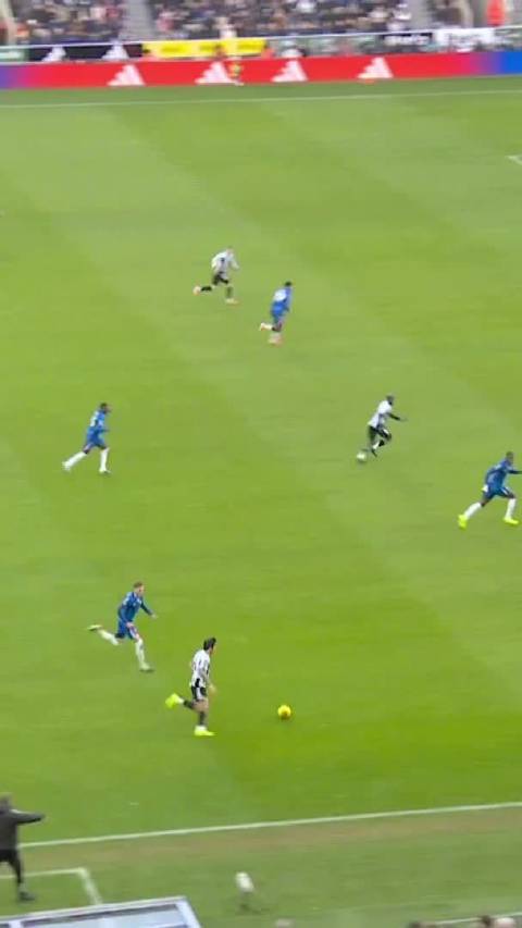 铁血后卫第一要义☝️ 像狮子一样防守