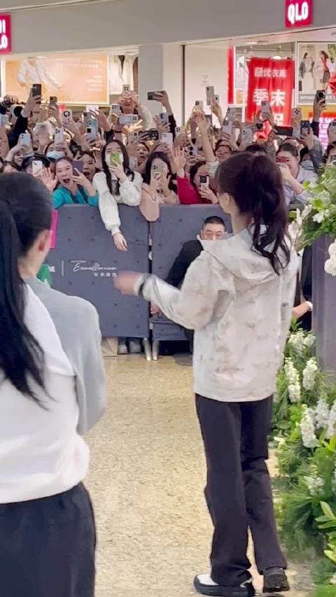 终于轮到我线下追诗诗姐啦