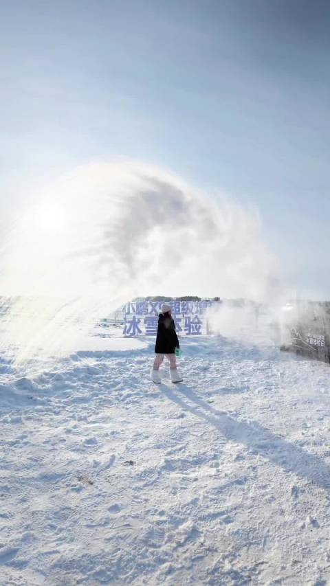 早安！小助理我也是玩上了泼水成冰