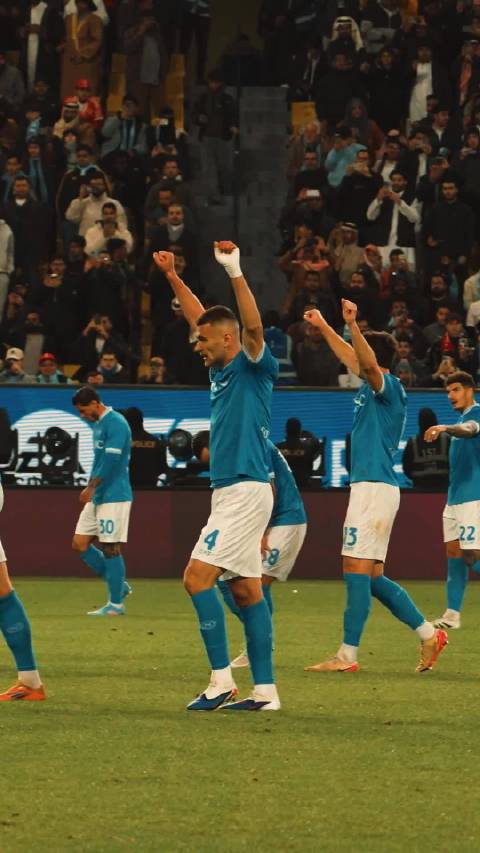 终场哨音响起，蓝色激情肆意迸发