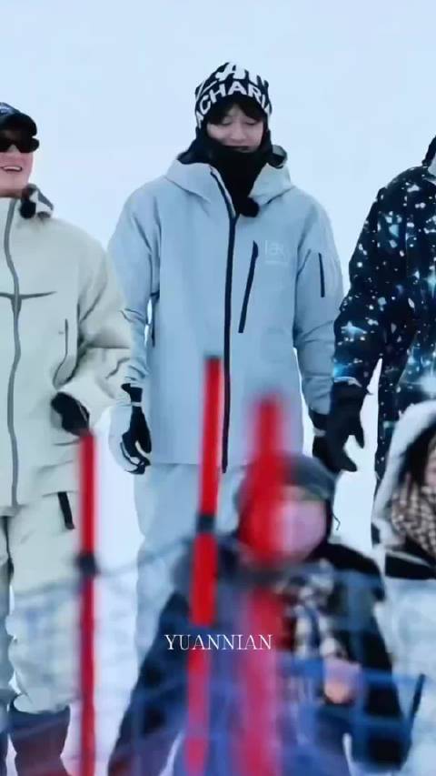 刘耀文综艺《宇宙闪烁请注意》滑雪路透有！