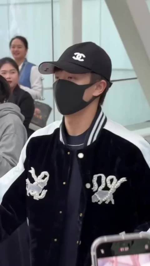 林高远出征乒超总决赛，呼吁抵制怼脸拍