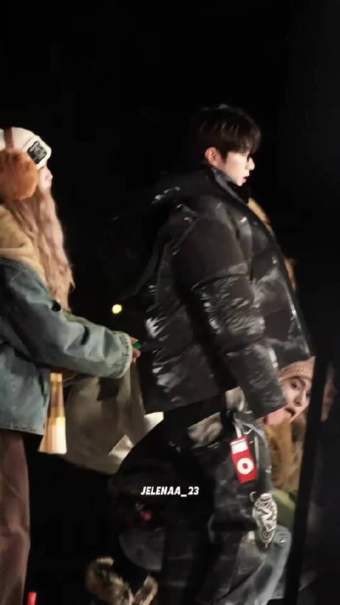 刘耀文顺毛眼镜自拍造型引期待