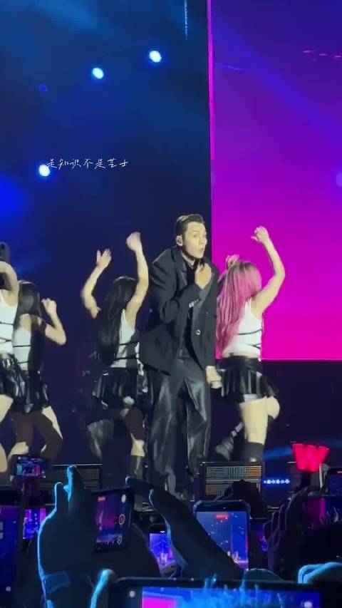 陈伟霆跳CHANEL 好狡猾的屁股