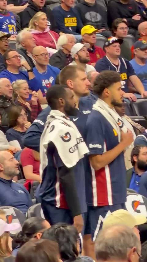 约基奇示意停止进攻，尊重对手避免破纪录