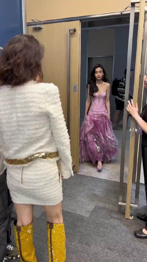 女明星们的红地毯造型感受下，身材管理好穿衣服都会很养眼