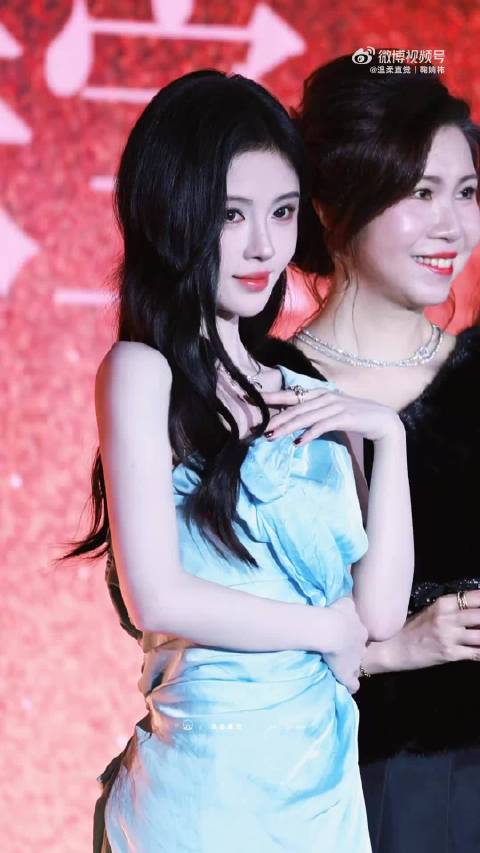 时尚芭莎珠宝年度盛典，鞠婧祎佩戴未公开系列高珠，还是全球首戴