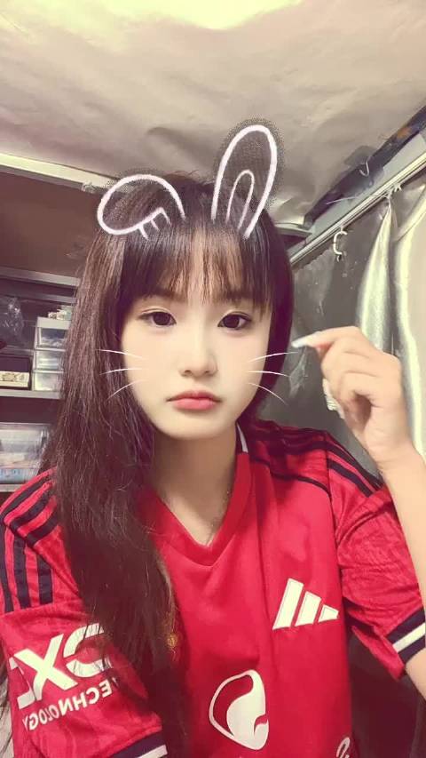 曼联虽然成绩不好，但还是有许多女球迷支持！