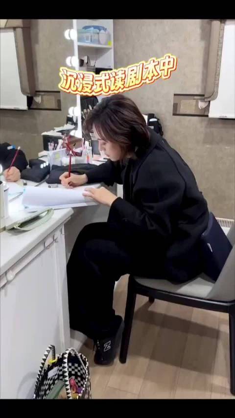 孙俪冬至夜戏煮饺子分剧组，自己仅吃六个素饺