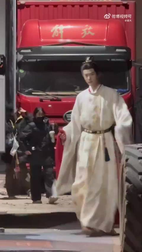 周柯宇与粉丝互称闺蜜引热议