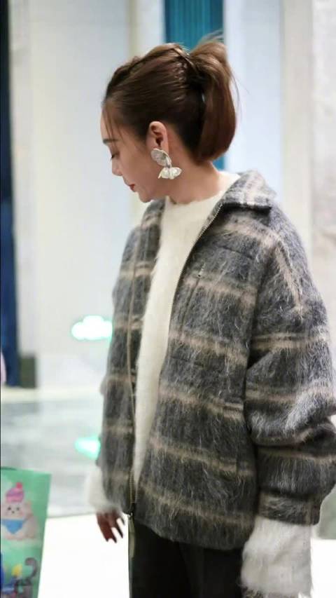 宁静幽默互动粉丝，调侃祭祖礼物逗乐众人