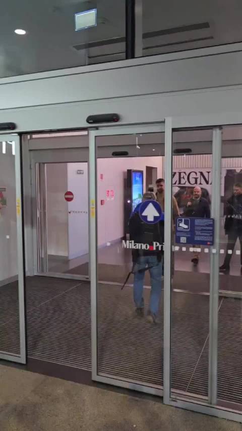 菲尔克鲁格飞抵米兰城马尔彭萨机场