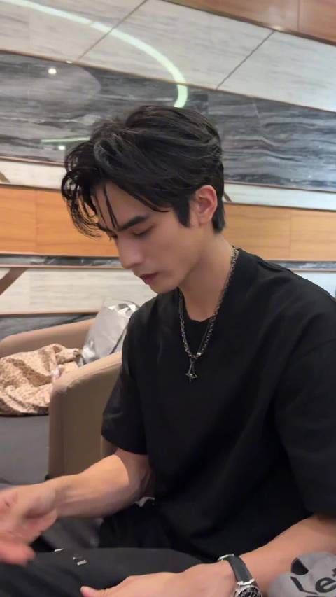 宋威龙片场即兴跳初雪,林屿森回应骄阳似我名场面