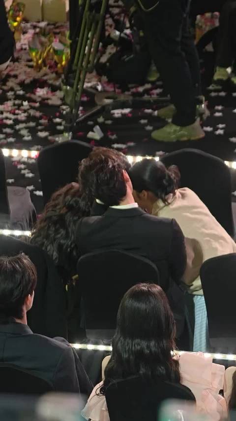 背影视角也有 受不了了