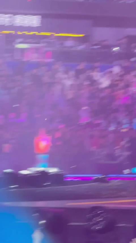 F4-1演唱会阿信摔倒，吴建豪飞奔而去