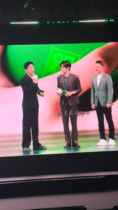 第一句新年快乐是小千亲口说的 还是在自己农历生日这天