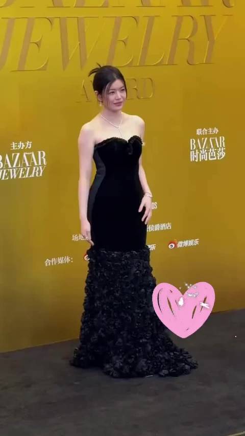 今天是明媚的妹妹姐，好有女人味啊