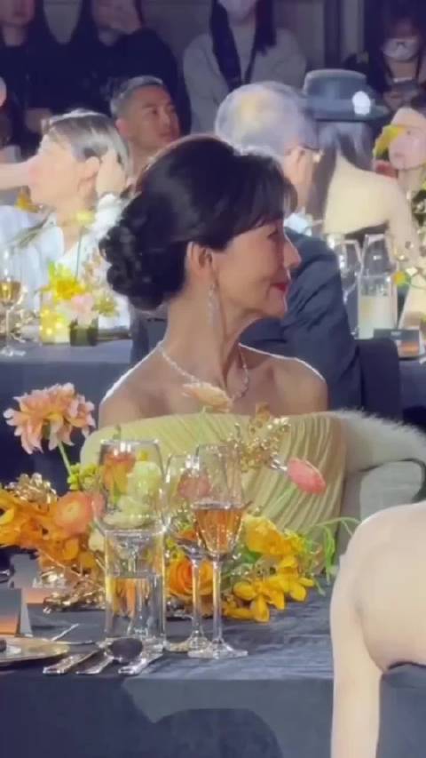 你是藏在云层中的月亮