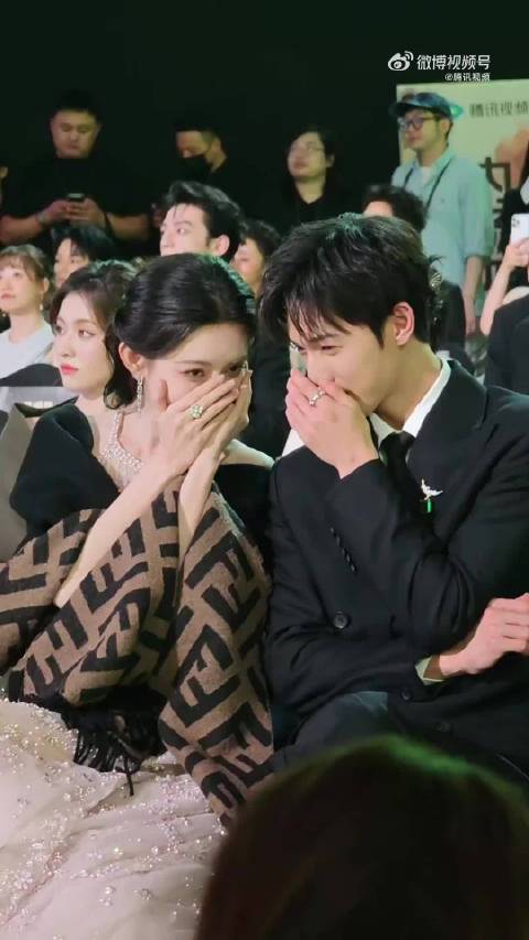 孟子义、李昀锐在星光大赏的加密互动在说什么悄悄话呢